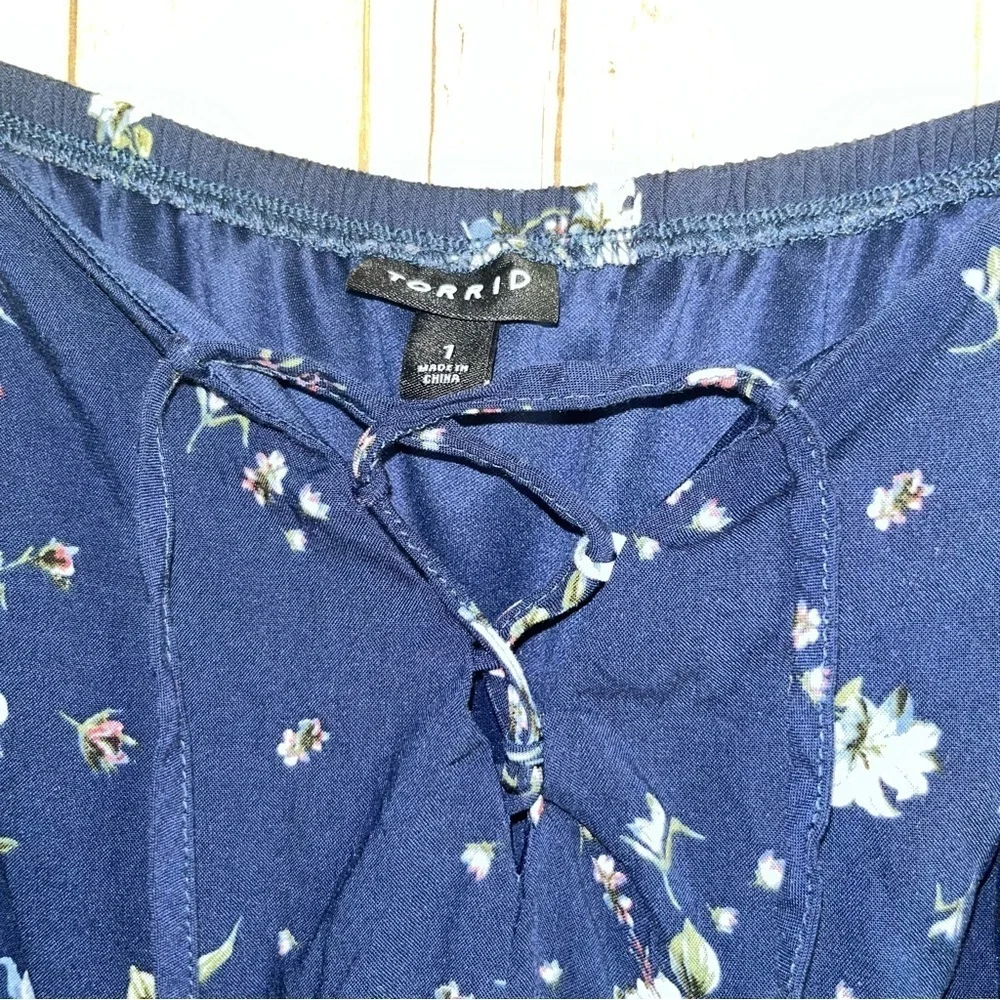 Torrid Floral Babydoll Blouse 1X Navy Blue Lace Up High Low Tunic Flowy Plus - Picture 5 of 8